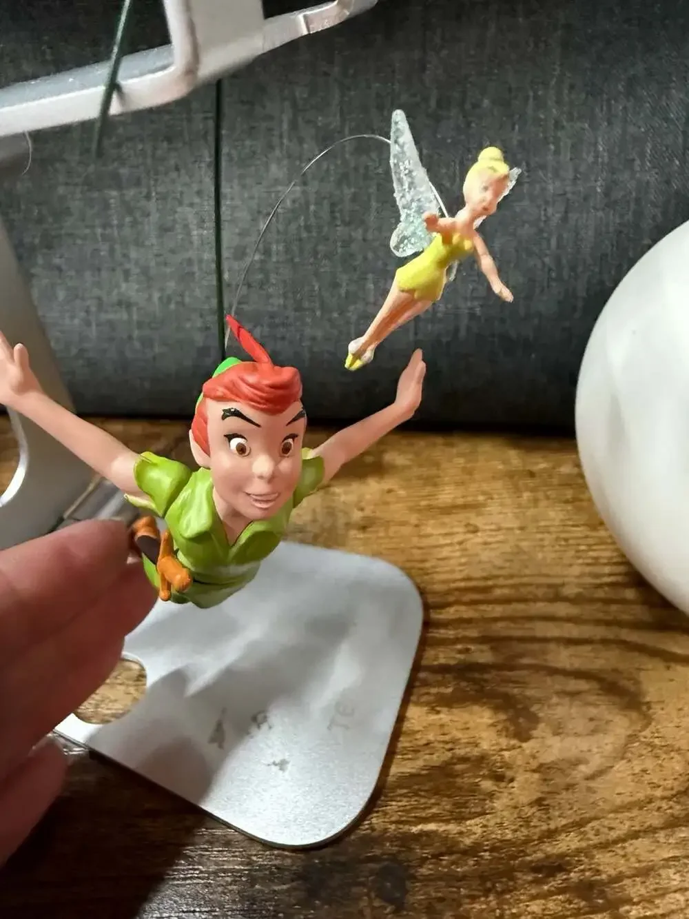 EUC 2000 Hallmark Keepsake Disney Peter Pan Tinkerbell Off to Neverland Ornament